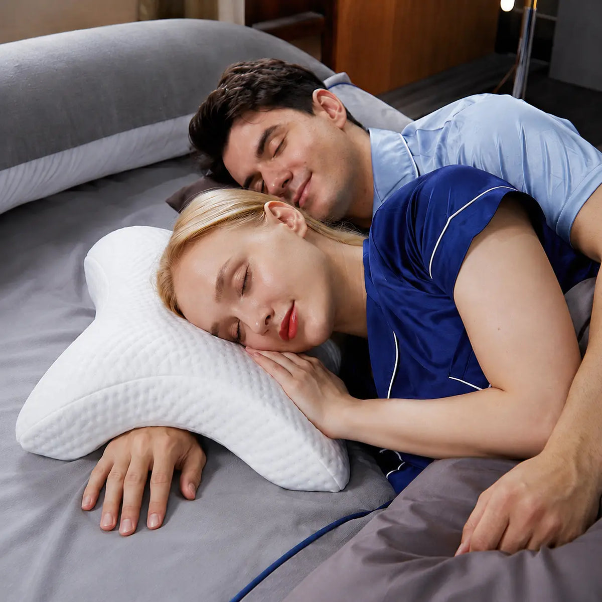 Oreiller ergonomique avec passage pour le bras Univers Nuit